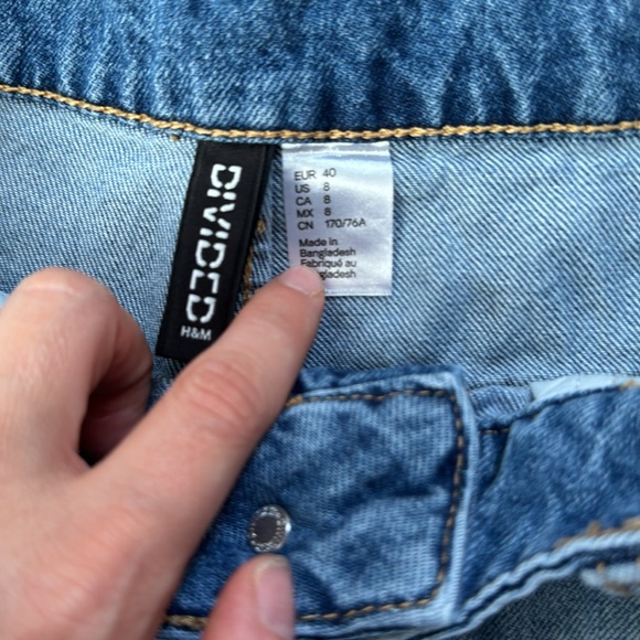 Medium length cut off shorts - Picture 3 of 3